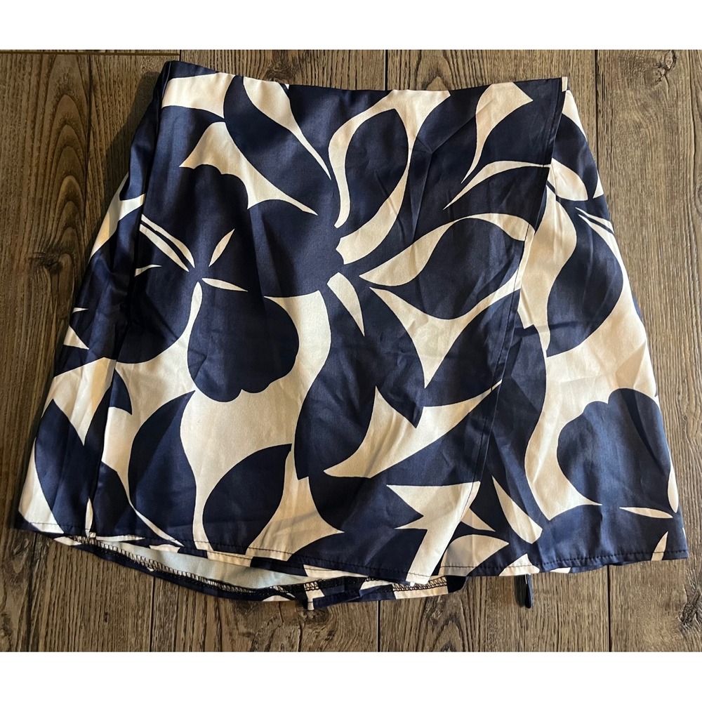 Navy White Floral Print Wrap Skort Elastic Waist Mini Shorts Skirt Medium - Picture 3 of 3